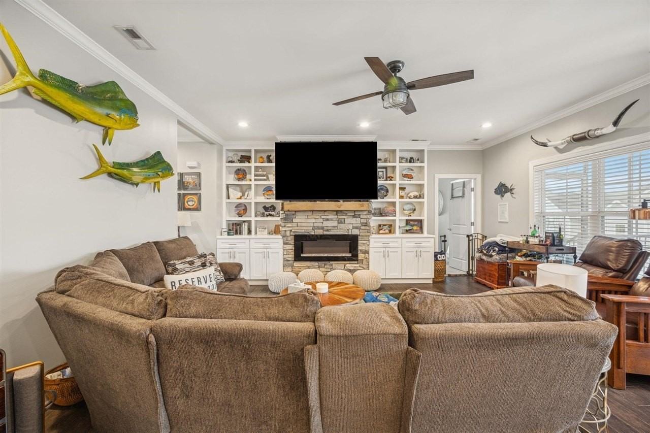 1434 Boulder Ct - Photo 4 of 22