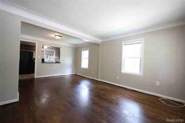 21751 Roslyn Rd - Photo 4 of 18