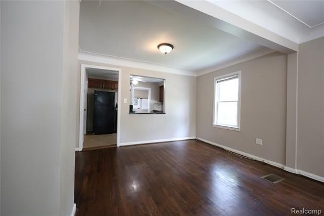 21751 Roslyn Rd - Photo 6 of 18