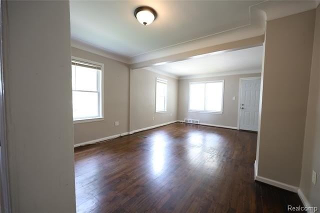 21751 Roslyn Rd - Photo 7 of 18