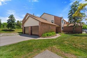 featured image of 6680 Ridgefield Cir
