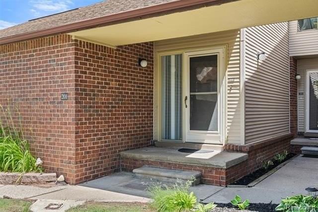 6680 Ridgefield Cir - Photo 4 of 47