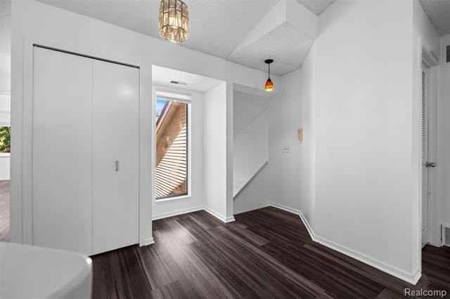 6680 Ridgefield Cir - Photo 7 of 47