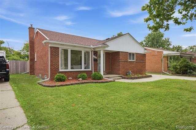 8108 Whitefield St - Photo 4 of 41