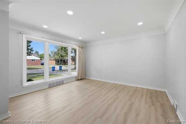 8108 Whitefield St - Photo 5 of 41