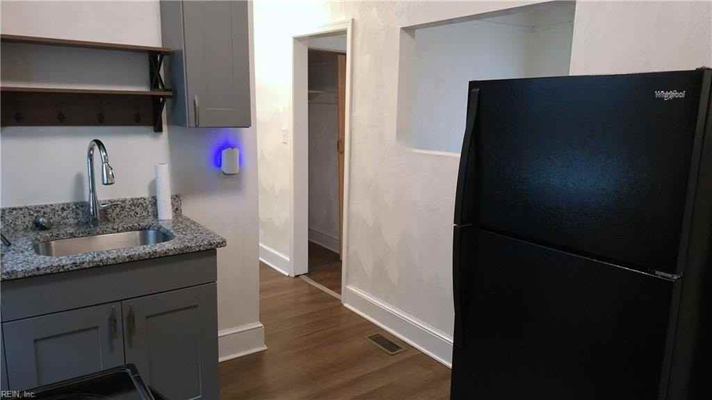 311 W 27th St #A - Photo 3 of 18
