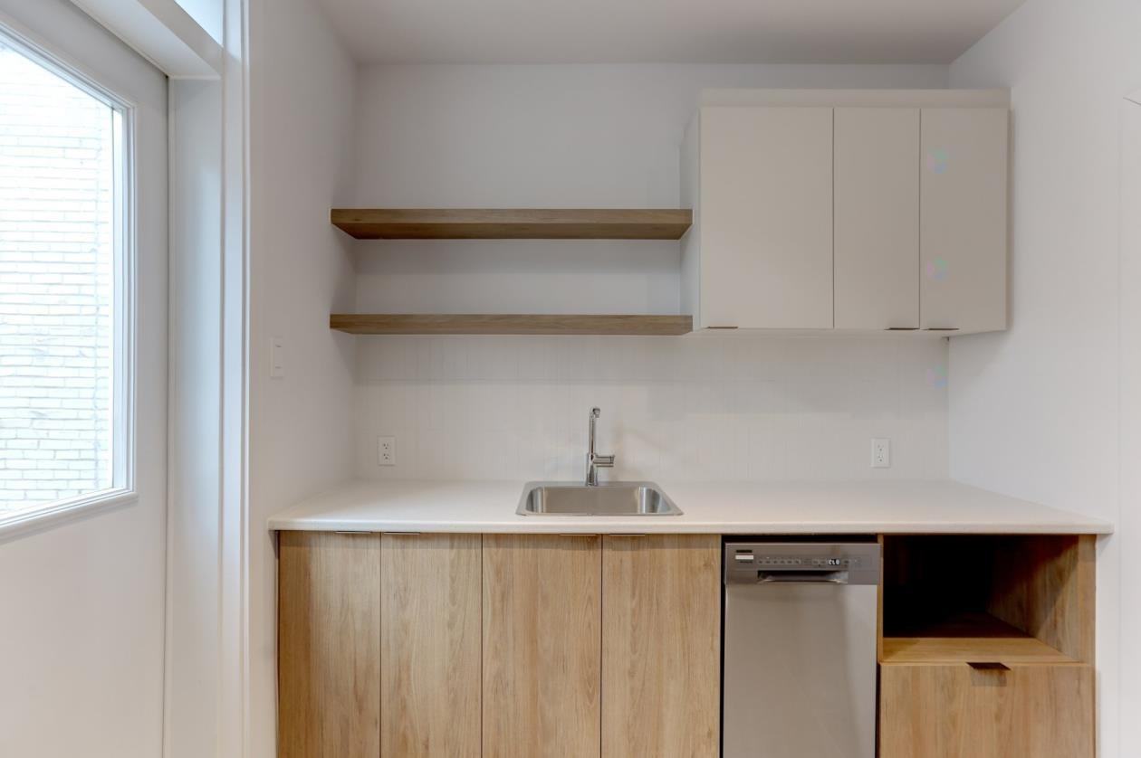 2461 Boulevard Édouard-Montpetit #1 - Photo 4 of 19