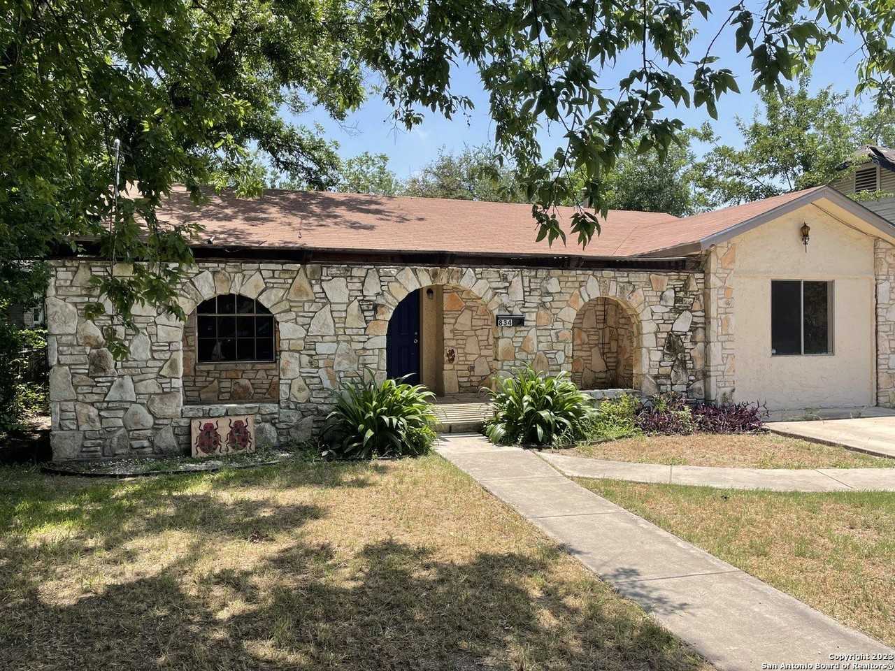 834 Porter St - Photo 2 of 12