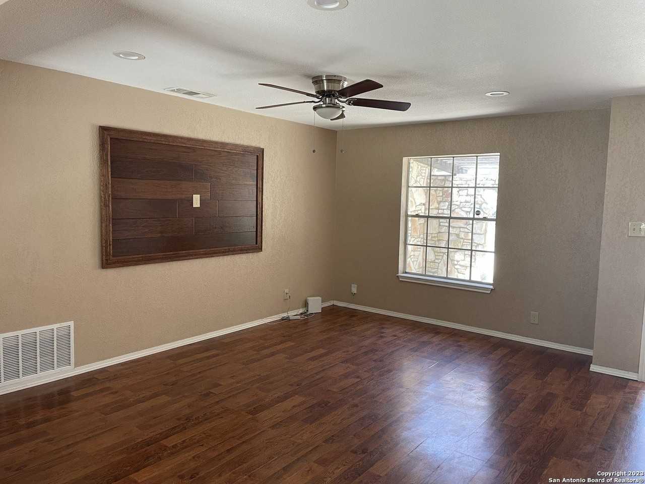 834 Porter St - Photo 3 of 12