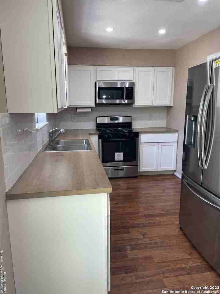 834 Porter St - Photo 5 of 12