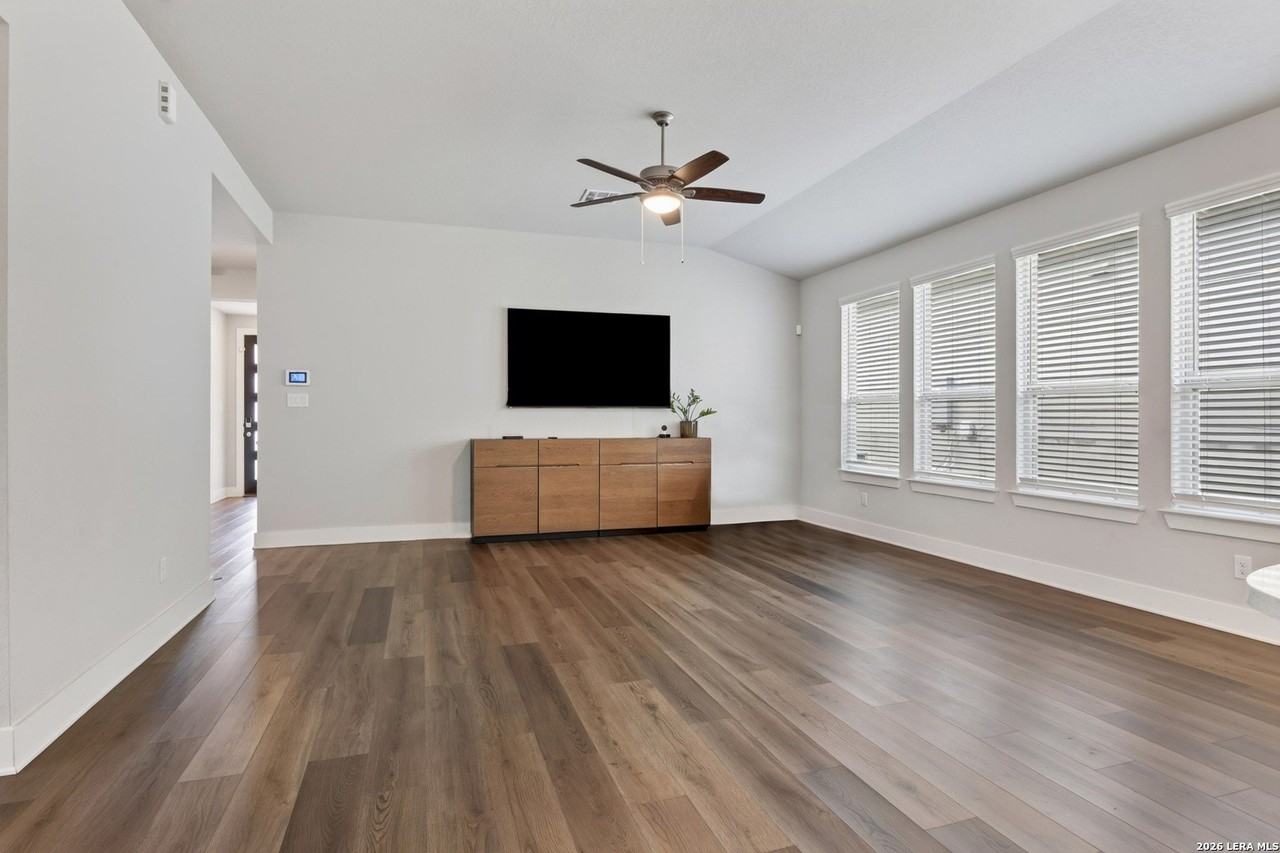 25758 Rosey Way - Photo 5 of 33