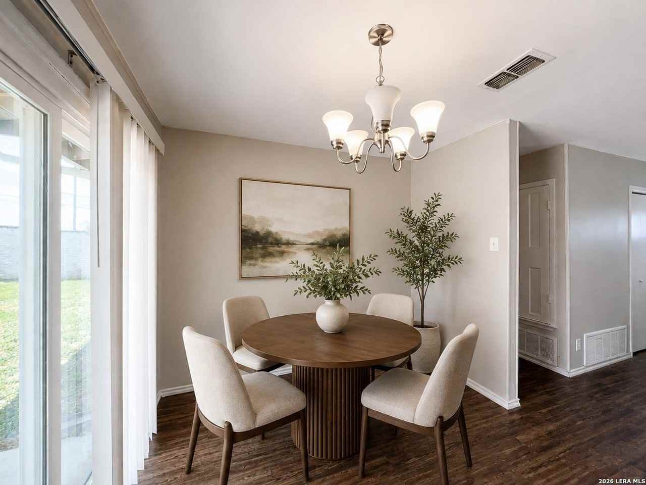 206 Balboa Dr - Photo 3 of 39