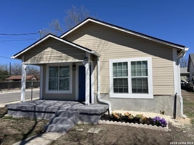 3631 W Salinas St - Photo 2 of 9