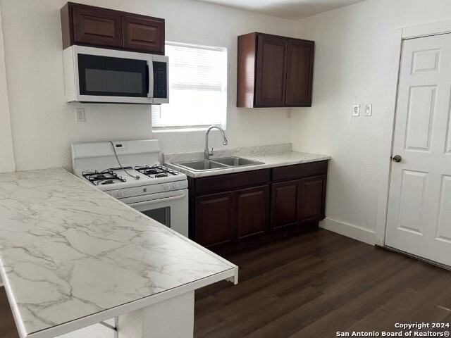 3631 W Salinas St - Photo 4 of 9