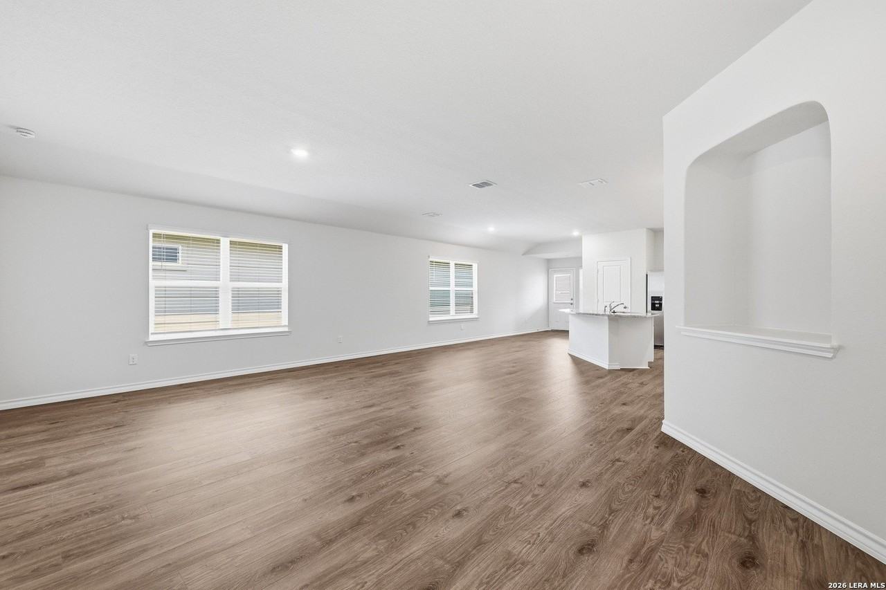 3122 Davis Trce - Photo 4 of 30