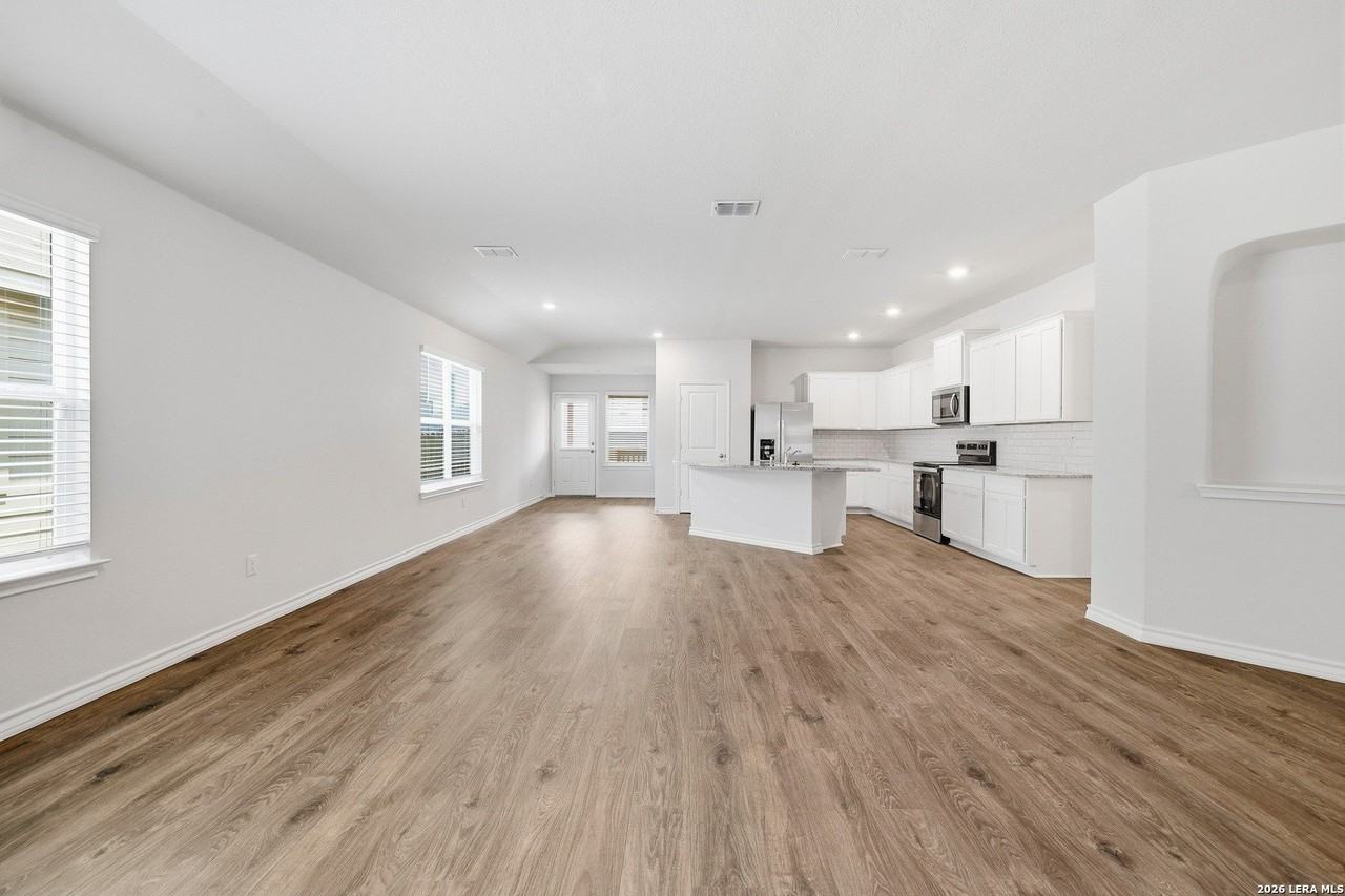 3122 Davis Trce - Photo 5 of 30
