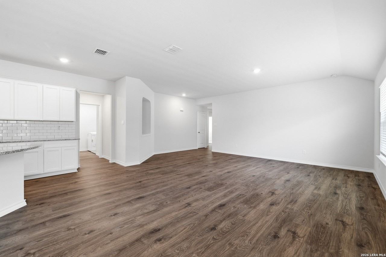 3122 Davis Trce - Photo 6 of 30