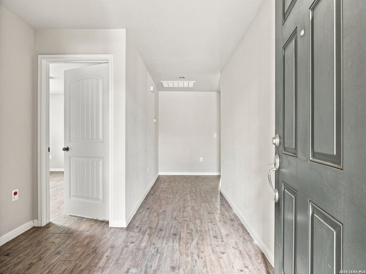 10203 Relic Oaks - Photo 3 of 26