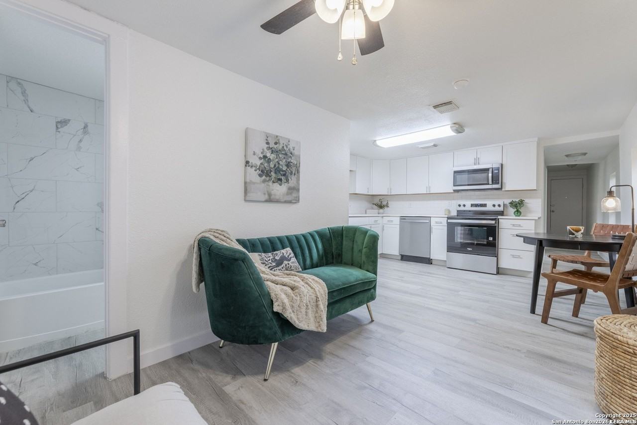 125 Forrest Ave - Photo 4 of 17