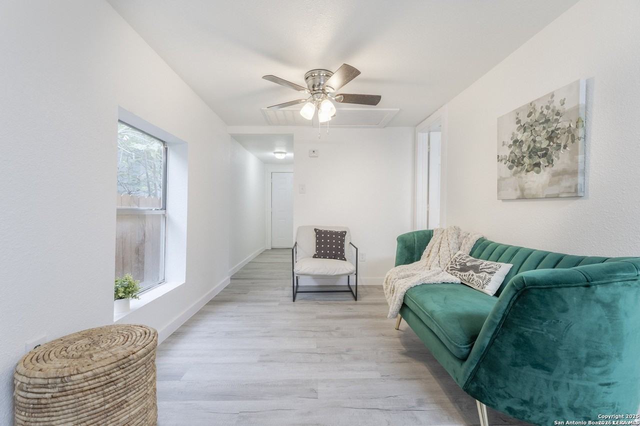 125 Forrest Ave - Photo 5 of 17