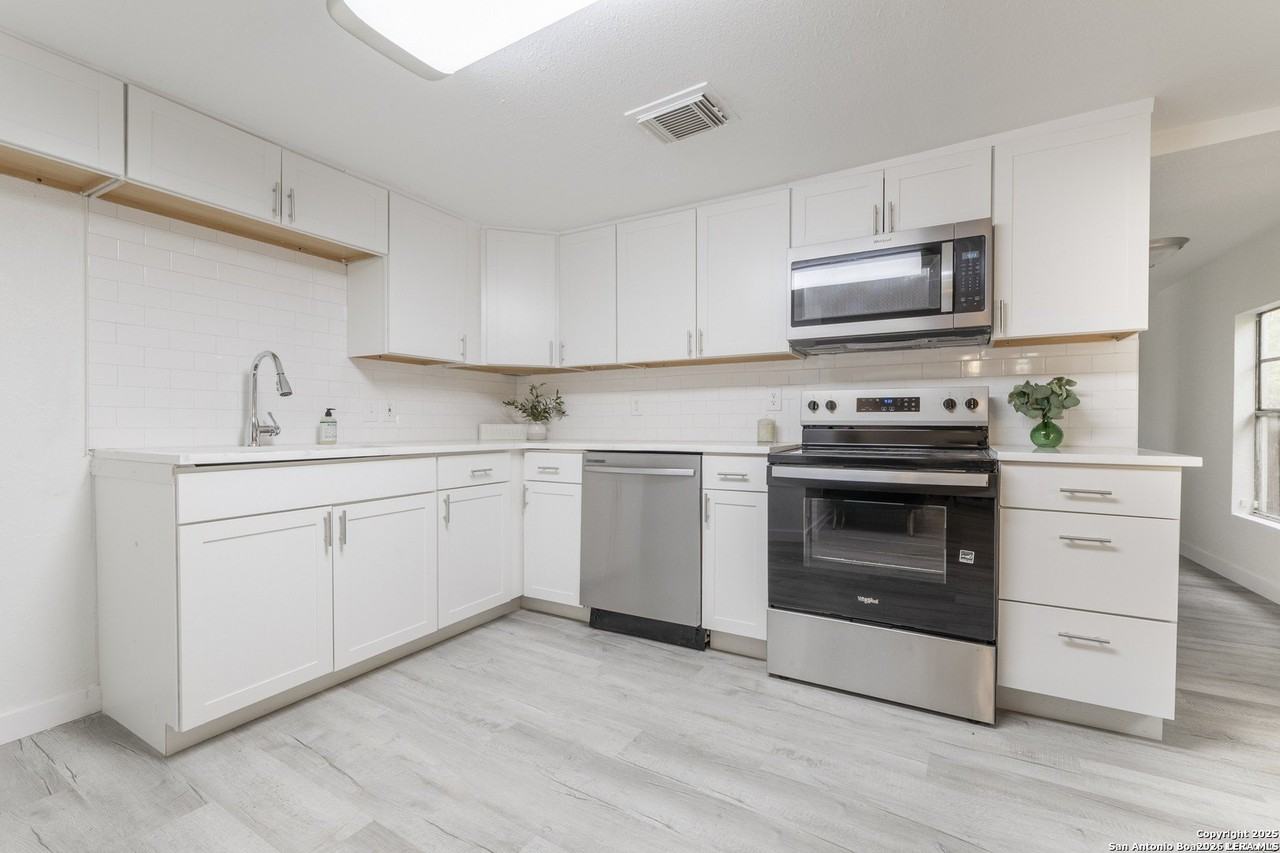 125 Forrest Ave - Photo 6 of 17