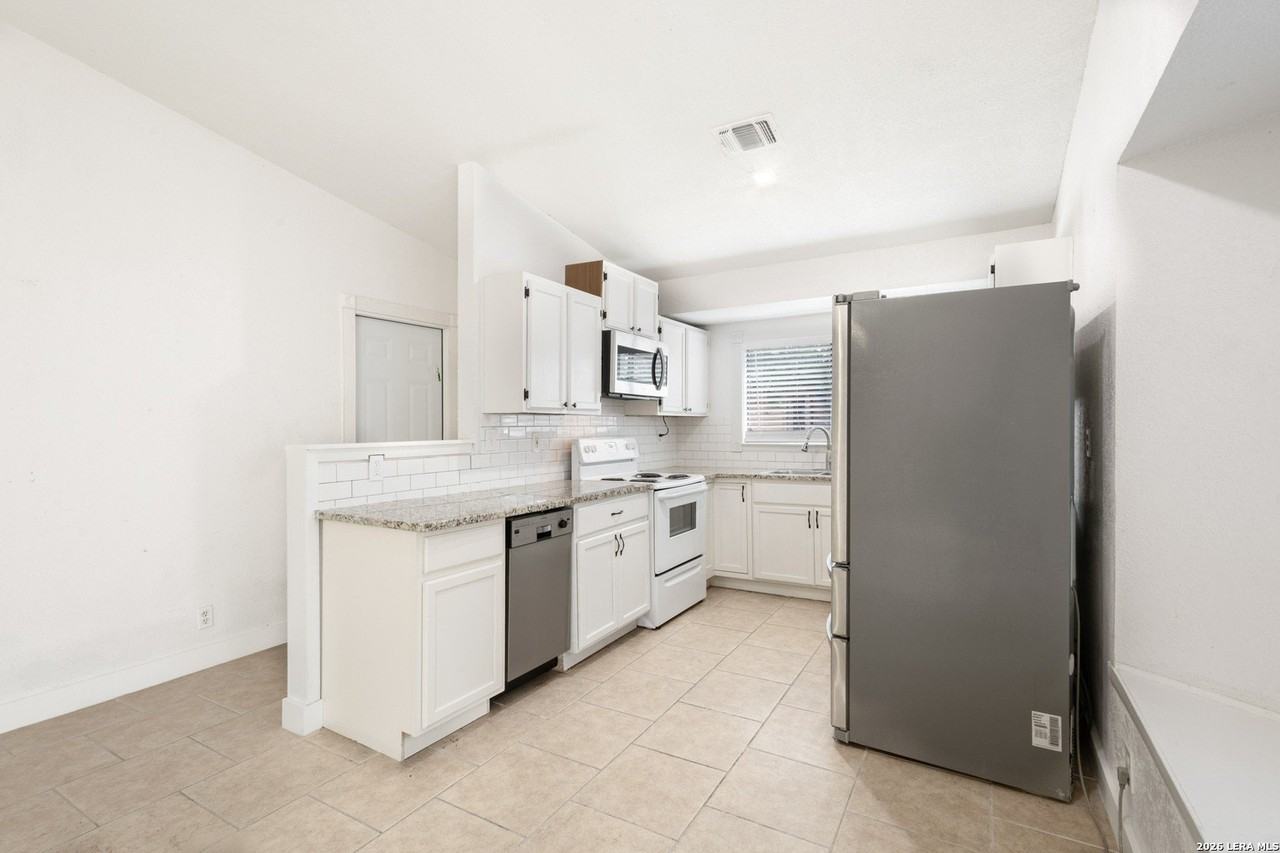 4003 Sunrise Creek Dr - Photo 4 of 20