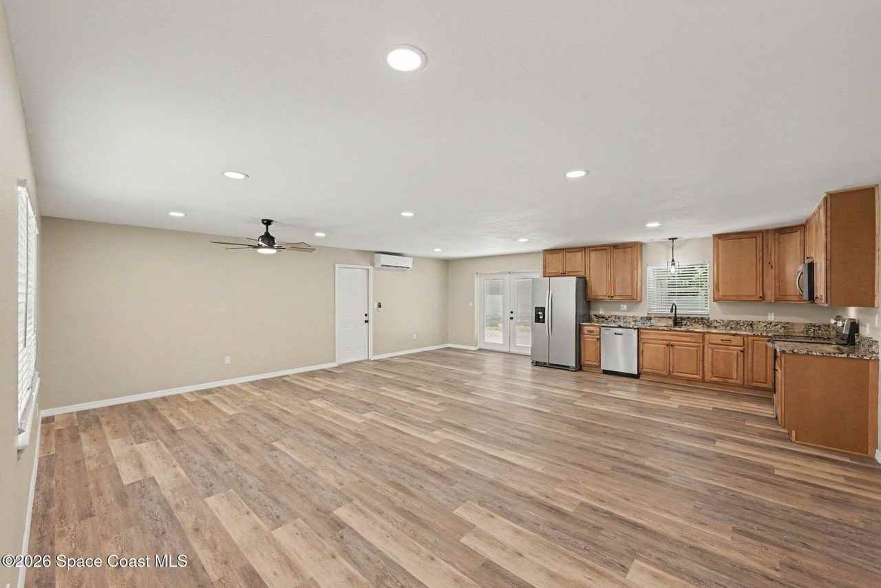 2850 Starlight Dr - Photo 2 of 14