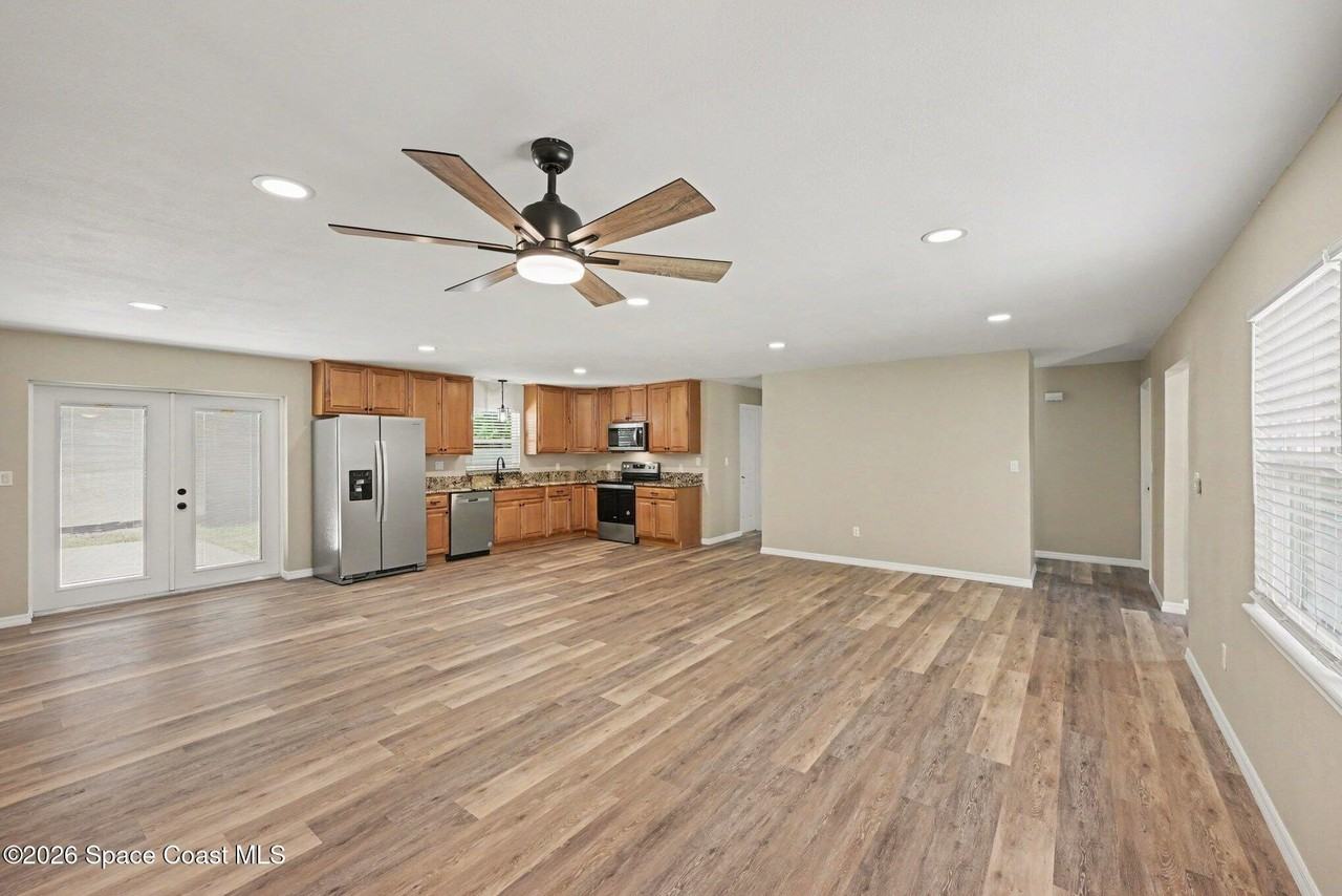 2850 Starlight Dr - Photo 3 of 14