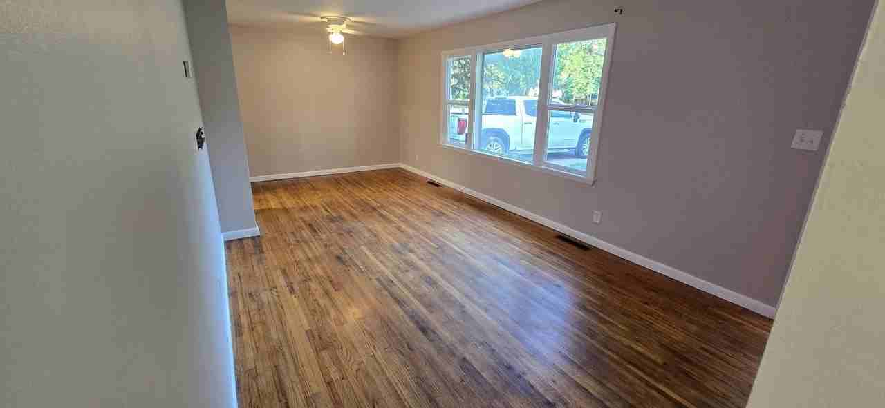 129 E Edgemoor St - Photo 2 of 12