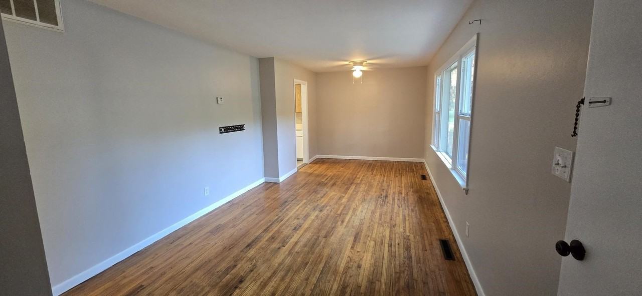 129 E Edgemoor St - Photo 3 of 12