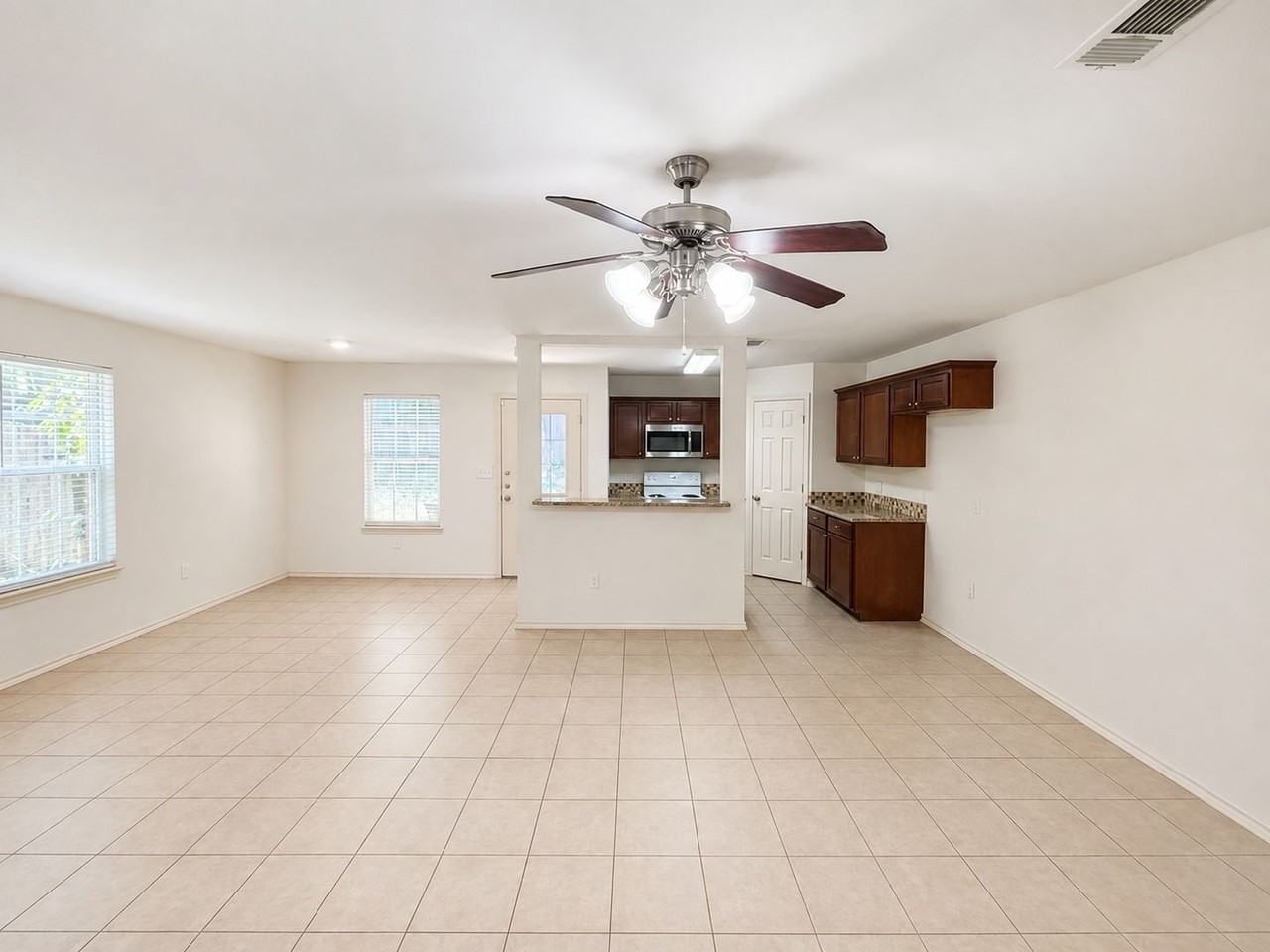 907 Parkplace Rdg - Photo 2 of 20