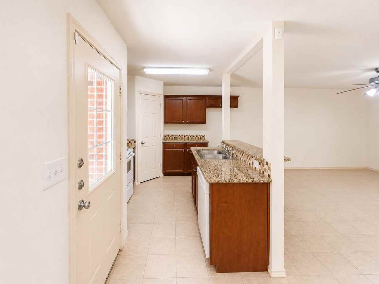 907 Parkplace Rdg - Photo 5 of 20