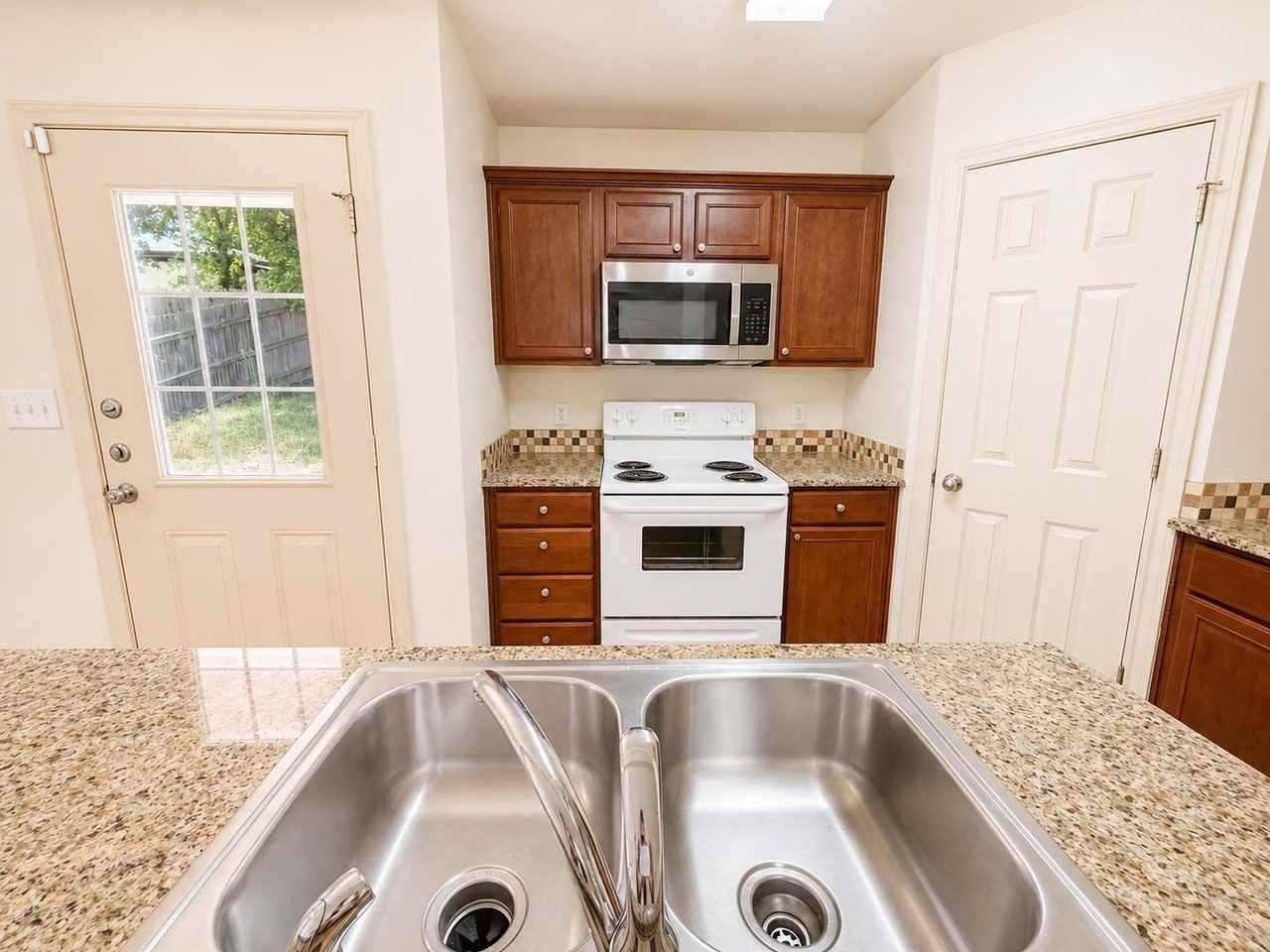 907 Parkplace Rdg - Photo 6 of 20