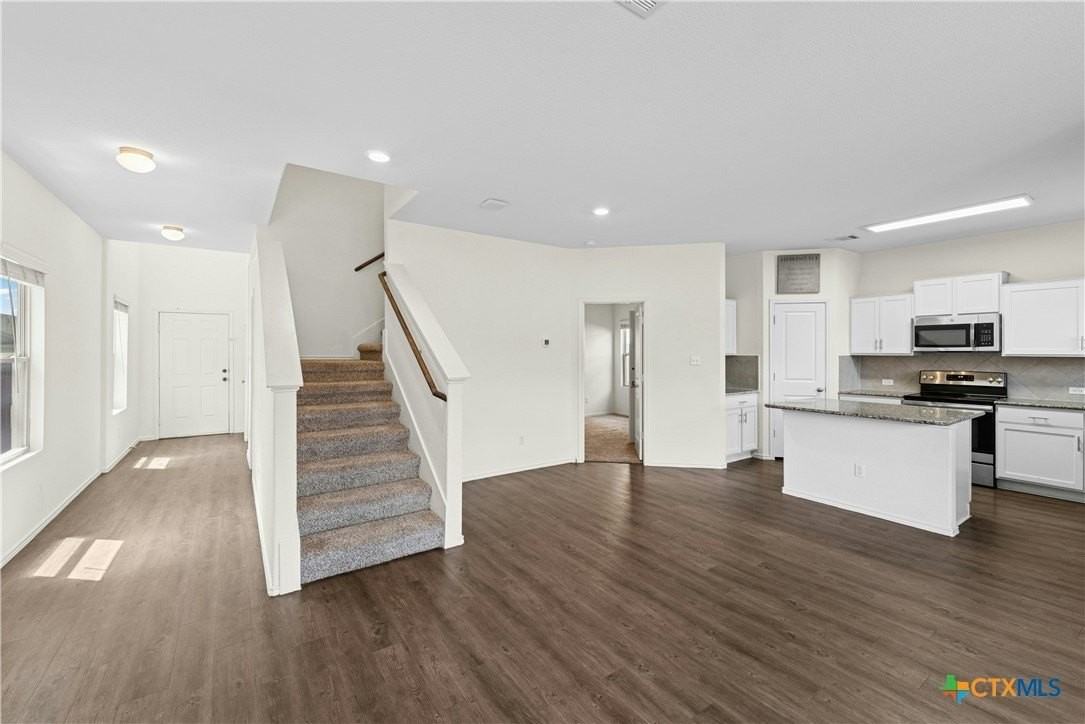 513 Circle Way - Photo 5 of 36