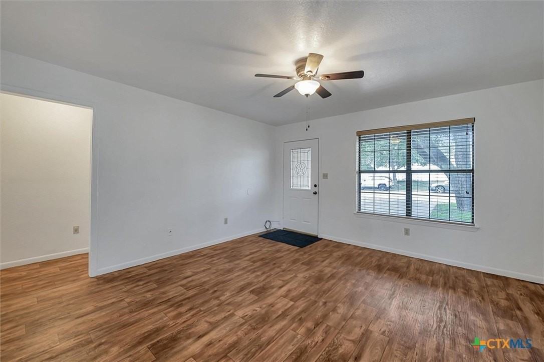 705 S Main St - Photo 4 of 21