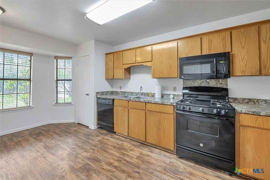 705 S Main St - Photo 7 of 21