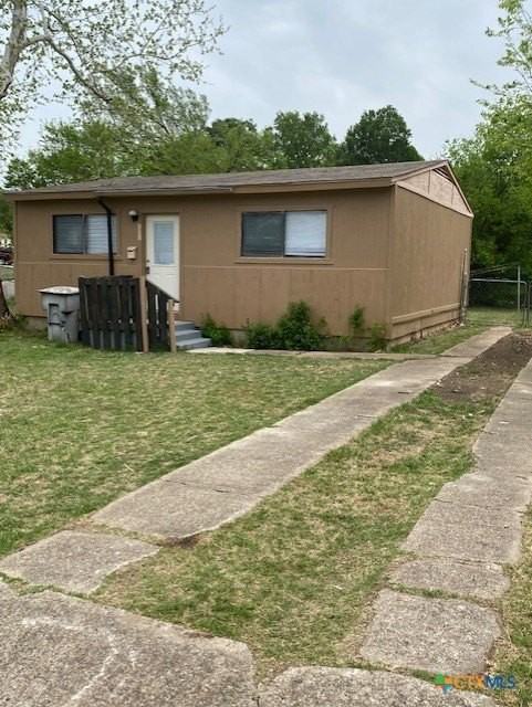 902 S 4th St - Photo 2 of 6