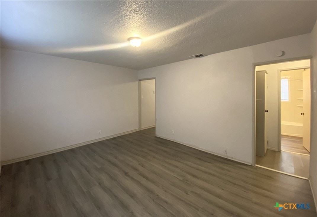 902 S 4th St - Photo 3 of 6