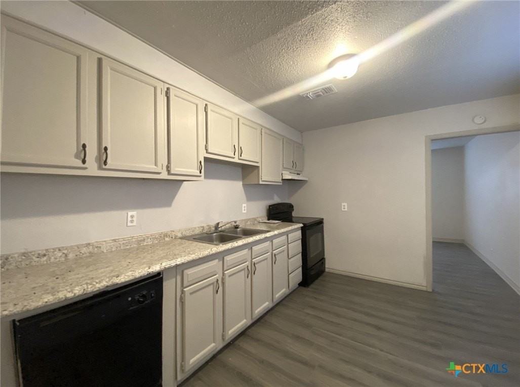 902 S 4th St - Photo 5 of 6