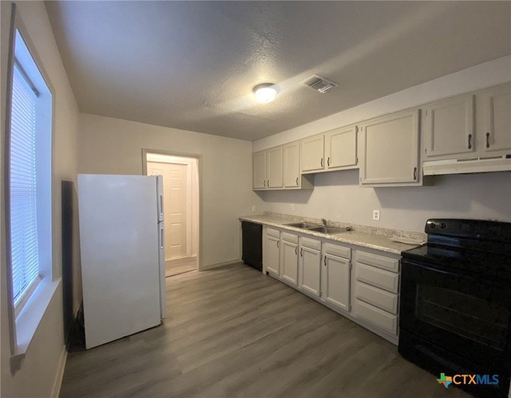 902 S 4th St - Photo 6 of 6