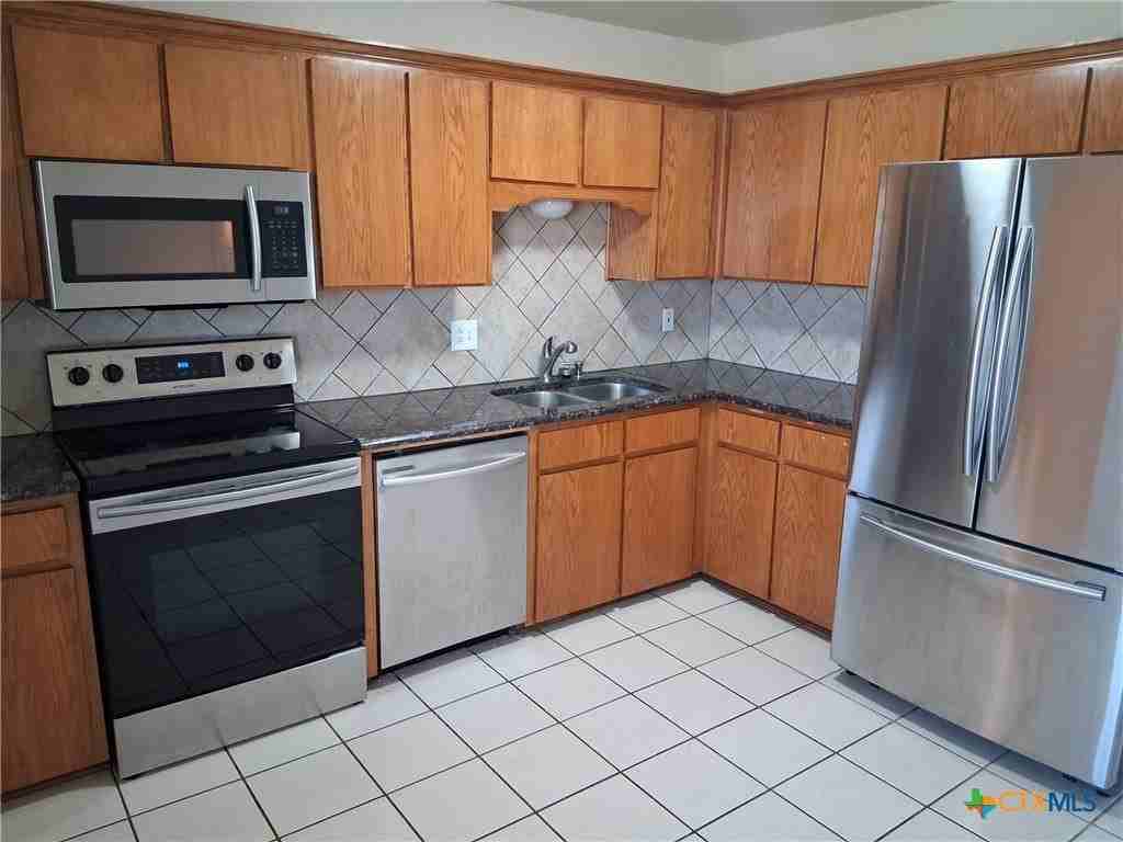 1005 Circle M Dr #B - Photo 2 of 10