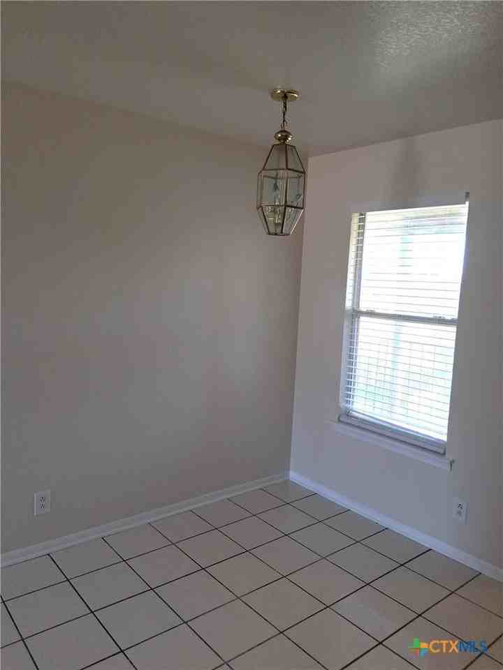 1005 Circle M Dr #B - Photo 4 of 10
