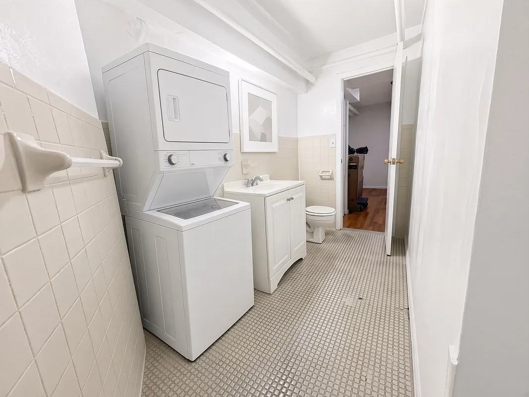 208 W 82nd St #1C - Photo 2 of 7