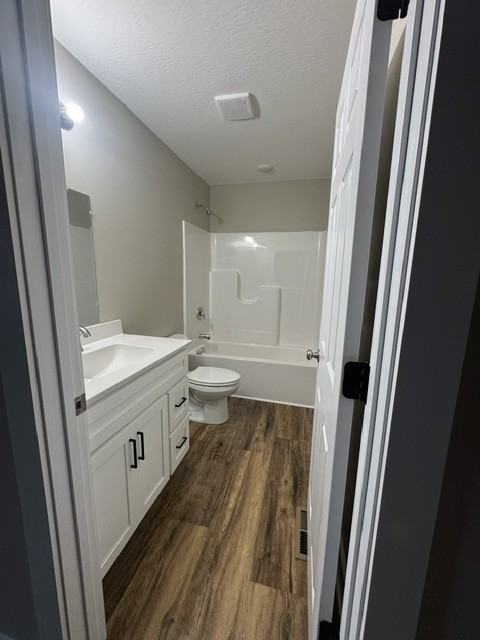 1355 Woodlawn Rd #405 - Photo 4 of 5
