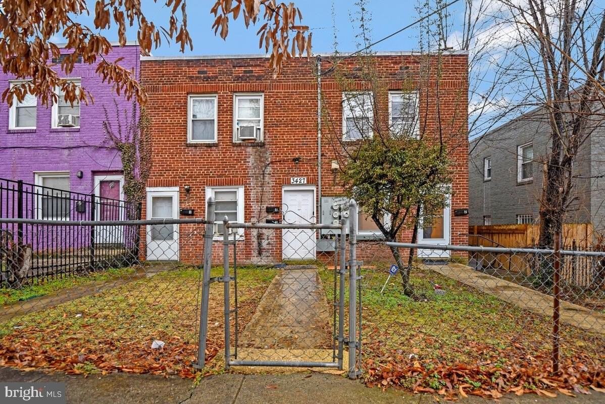 3427 B St Se #4 - Photo 2 of 13