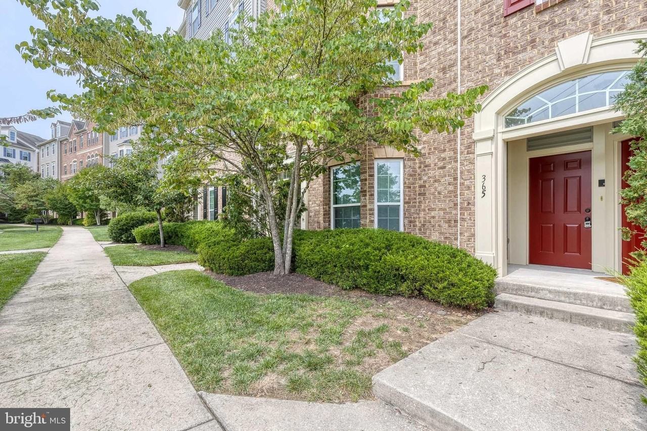 365 Chessington Dr - Photo 2 of 25