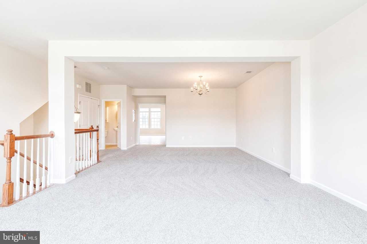 365 Chessington Dr - Photo 4 of 25