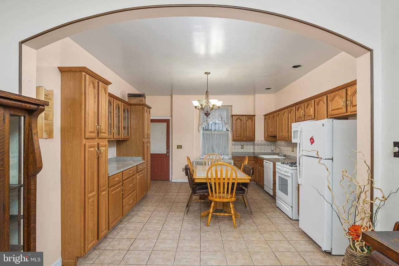 22 S Highland Ave - Photo 7 of 27
