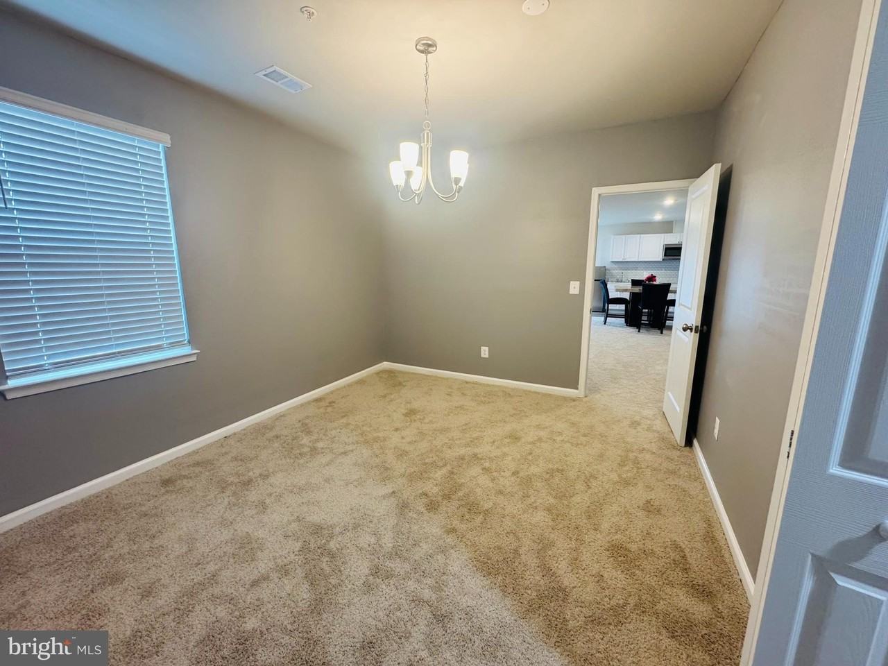 9824 Stonehaven Ct - Photo 3 of 8