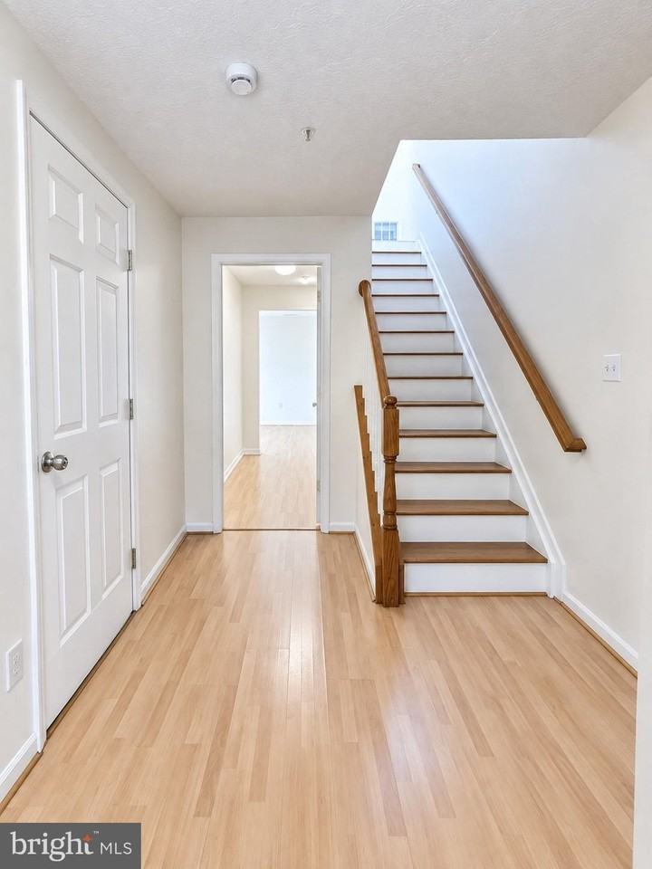 3335 Hollow Ct - Photo 2 of 7